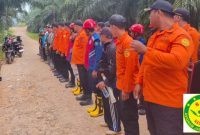 Tim SAR gabungan mengikuti briefing sebelum melakukan penyisiran kawasan hutan Desa Sambasule, Kecamatan Meluhu, Kabupaten Konawe, dalam operasi pencarian dua mahasiswa Universitas Halu Oleo yang dilaporkan tersesat saat kuliah lapangan.