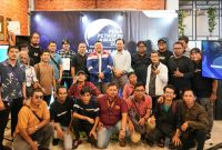 Foto bersama manajemen Elnusa Petrofin dan insan pers pada kegiatan silaturahmi media serta sosialisasi Pena Petrofin Awards 2025 di Padang, Sumatera Barat. Foto: Dok. Elnusa Petrofin.
