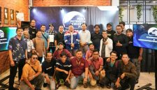 Foto bersama manajemen Elnusa Petrofin dan insan pers pada kegiatan silaturahmi media serta sosialisasi Pena Petrofin Awards 2025 di Padang, Sumatera Barat. Foto: Dok. Elnusa Petrofin.