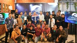 Foto bersama manajemen Elnusa Petrofin dan insan pers pada kegiatan silaturahmi media serta sosialisasi Pena Petrofin Awards 2025 di Padang, Sumatera Barat. Foto: Dok. Elnusa Petrofin.